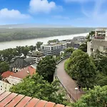 Appartamento Castle-side Luxury On Danube River Bank,free Parking Bratislava