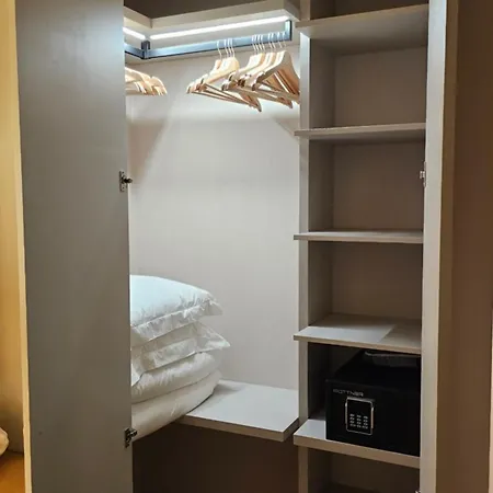 Castle-side Luxury On Danube River Bank,free Parking * براتسيلافا