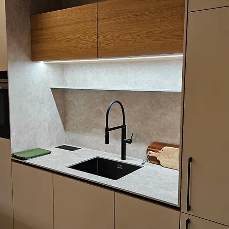 Apartment Castle-side Luxury On Danube River Bank,free Parking *