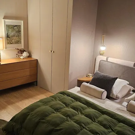 Castle-side Luxury On Danube River Bank,free Parking شقة *