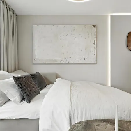 Castle-side Luxury On Danube River Bank,free Parking * Pressburg