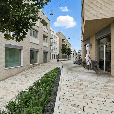 Castle-side Luxury On Danube River Bank,free Parking Apartment *