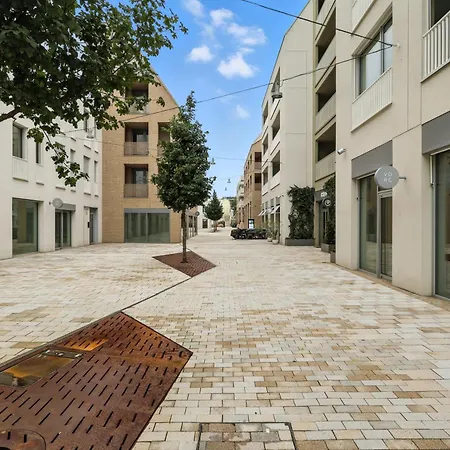 Castle-side Luxury On Danube River Bank,free Parking Apartment Bratislava