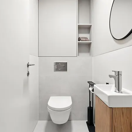 Castle-side Luxury On Danube River Bank,free Parking