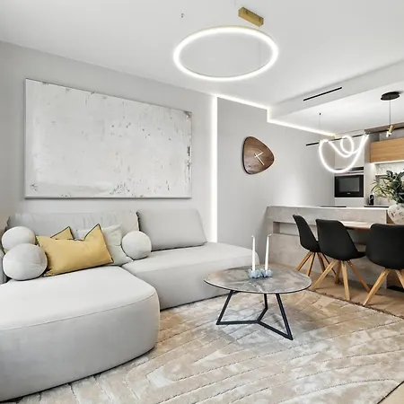 Apartment Castle-side Luxury On Danube River Bank,free Parking