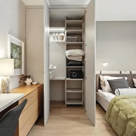 Castle-side Luxury On Danube River Bank,free Parking شقة *