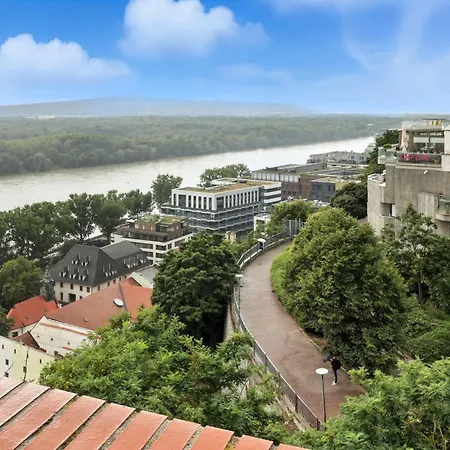 شقة Castle-side Luxury On Danube River Bank,free Parking براتسيلافا