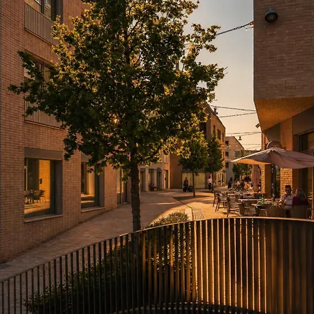 Castle-side Luxury On Danube River Bank,free Parking