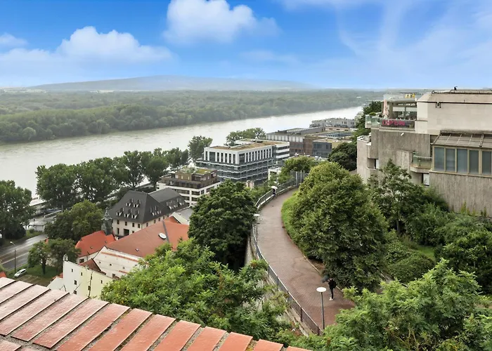 Appartement Castle-side Luxury On Danube River Bank,free Parking Bratislava