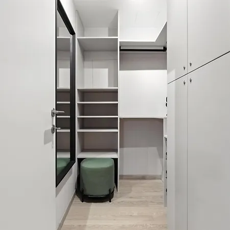 Castle-side Luxury On Danube River Bank,free Parking Appartement