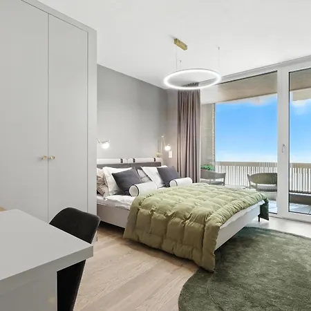 Castle-side Luxury On Danube River Bank,free Parking Appartement Bratislava