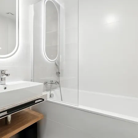 Castle-side Luxury On Danube River Bank,free Parking Bratislava